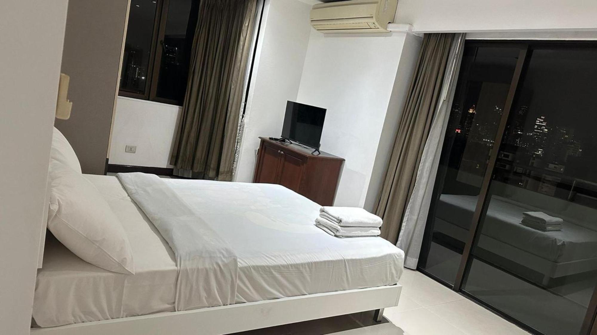 Omni Tower Sukhumvit Soi 4 Direct Apartman Bangkok Kültér fotó