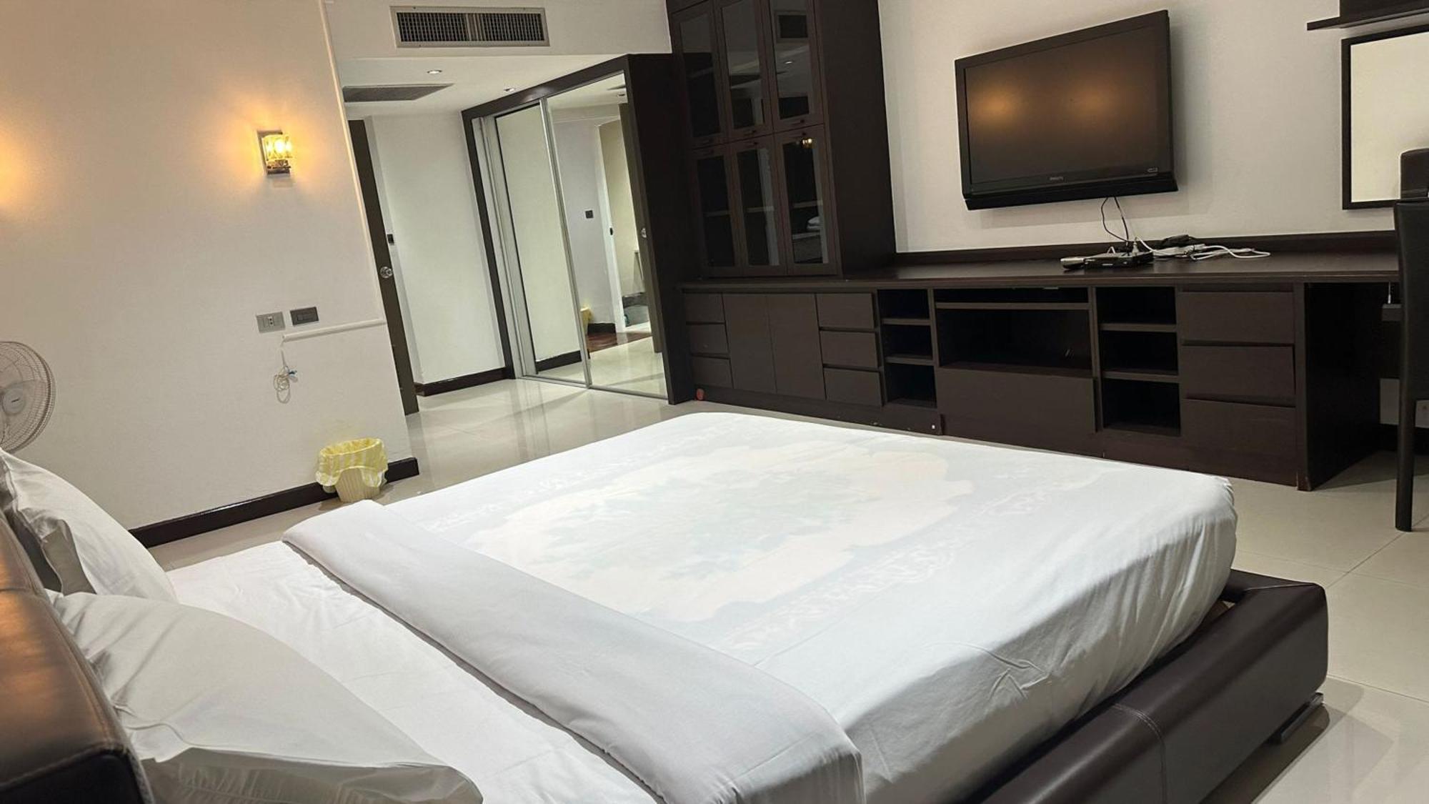 Omni Tower Sukhumvit Soi 4 Direct Apartman Bangkok Kültér fotó