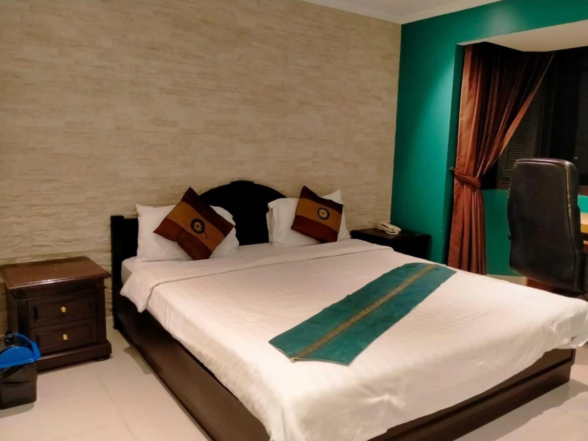Omni Tower Sukhumvit Soi 4 Direct Apartman Bangkok Kültér fotó