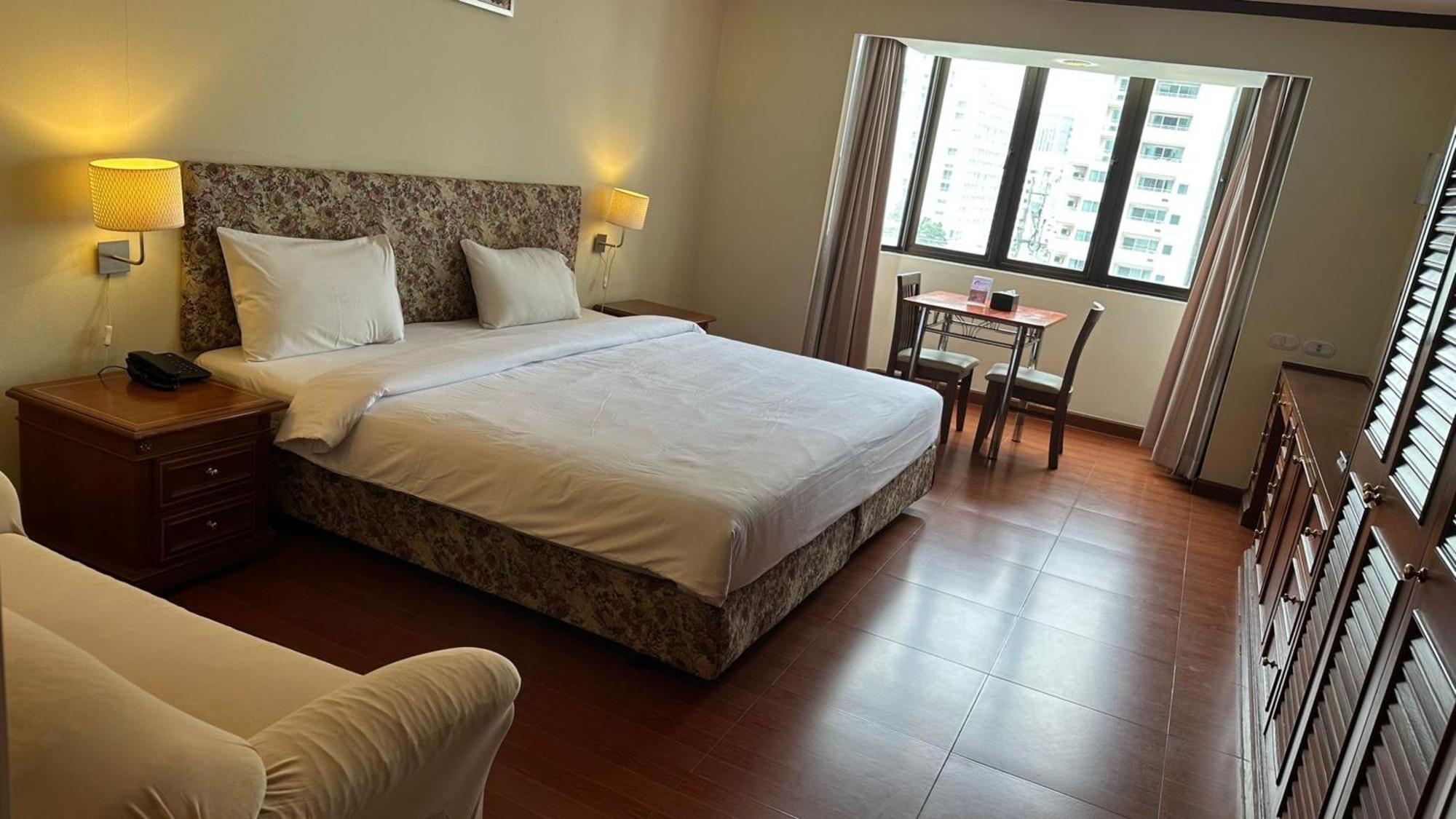 Omni Tower Sukhumvit Soi 4 Direct Apartman Bangkok Kültér fotó
