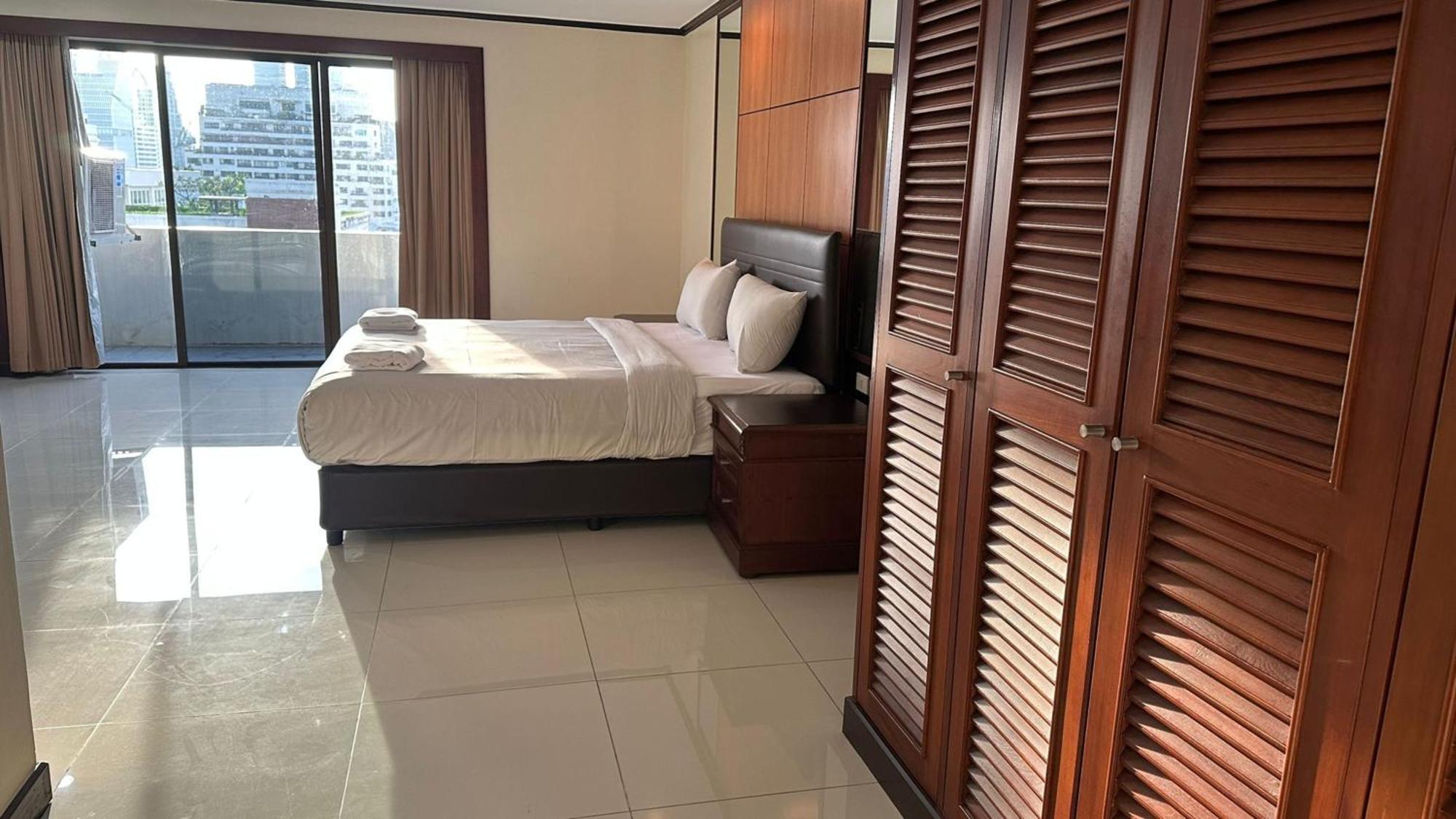 Omni Tower Sukhumvit Soi 4 Direct Apartman Bangkok Kültér fotó