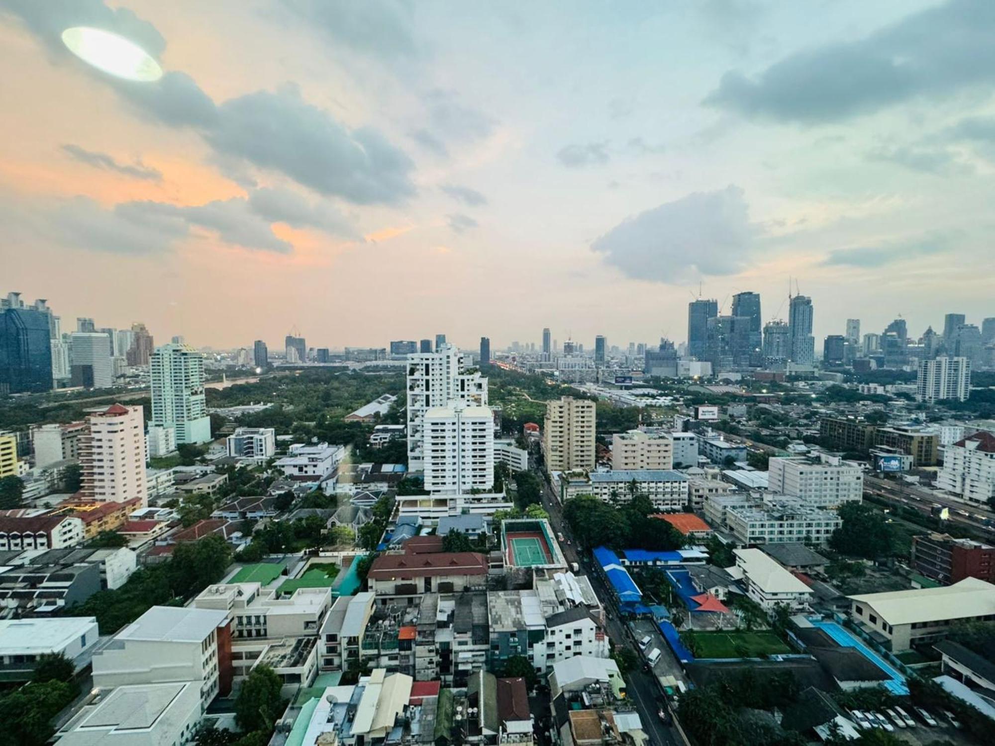Omni Tower Sukhumvit Soi 4 Direct Apartman Bangkok Kültér fotó