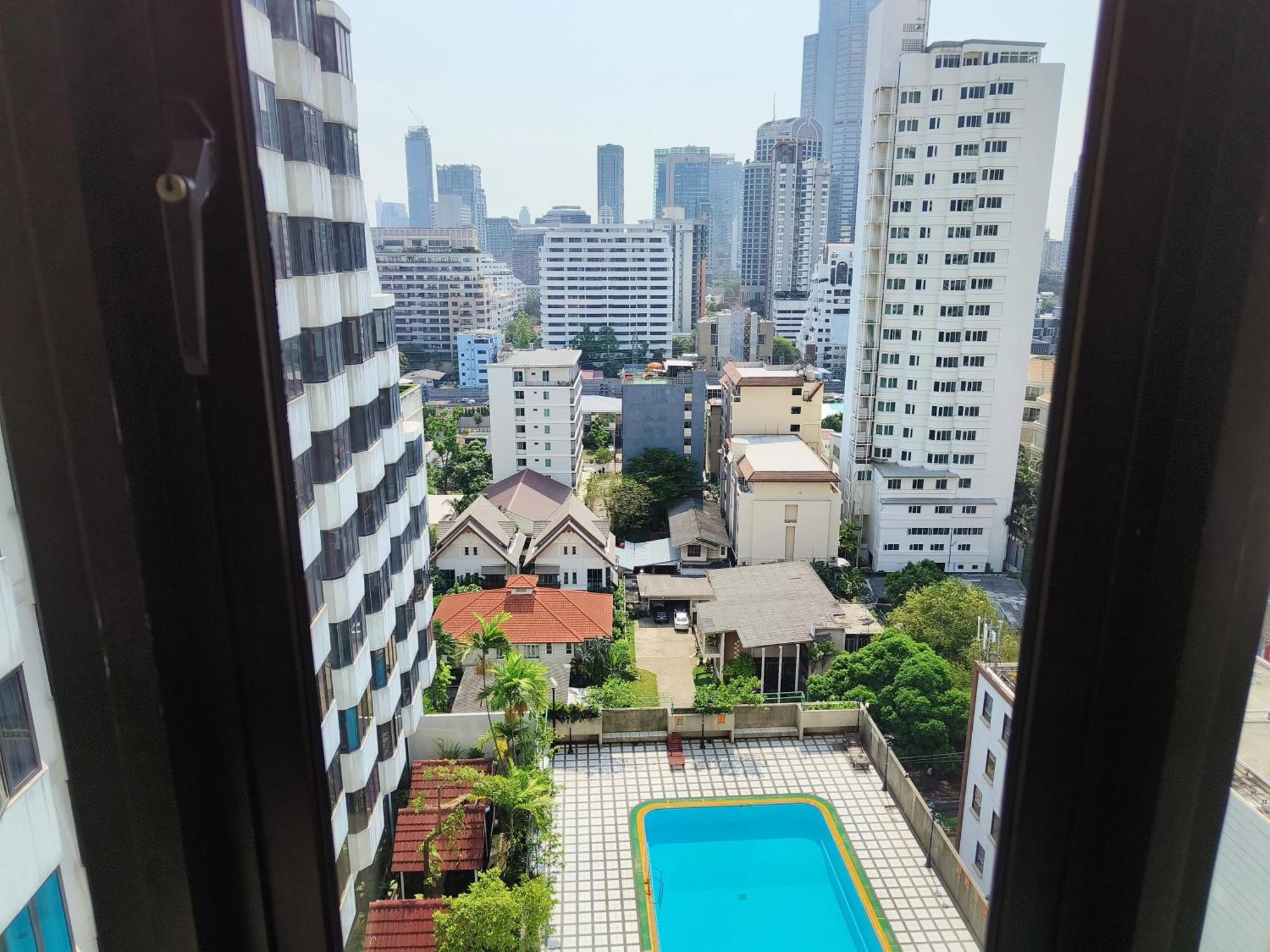 Omni Tower Sukhumvit Soi 4 Direct Apartman Bangkok Kültér fotó