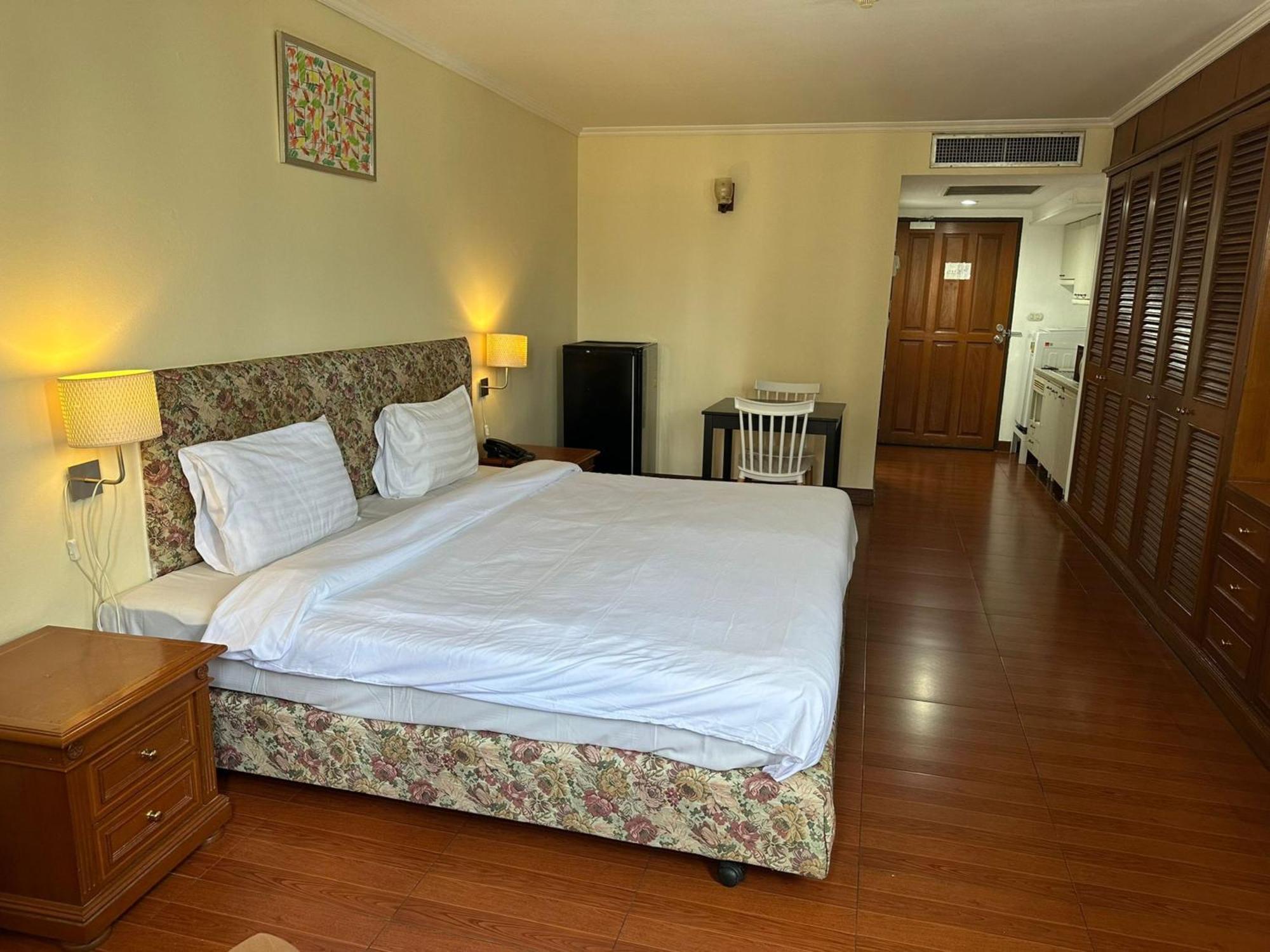 Omni Tower Sukhumvit Soi 4 Direct Apartman Bangkok Kültér fotó