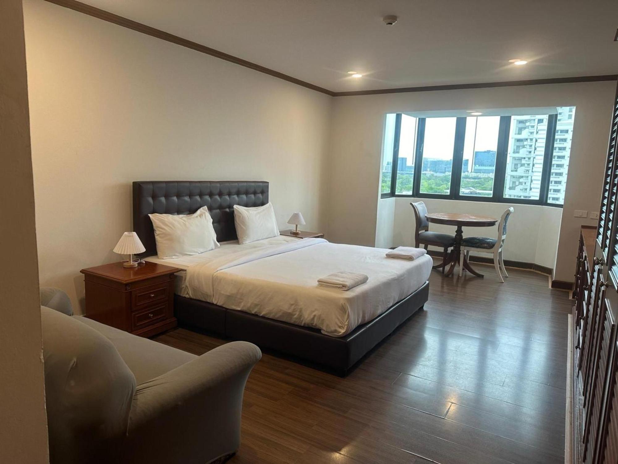 Omni Tower Sukhumvit Soi 4 Direct Apartman Bangkok Kültér fotó