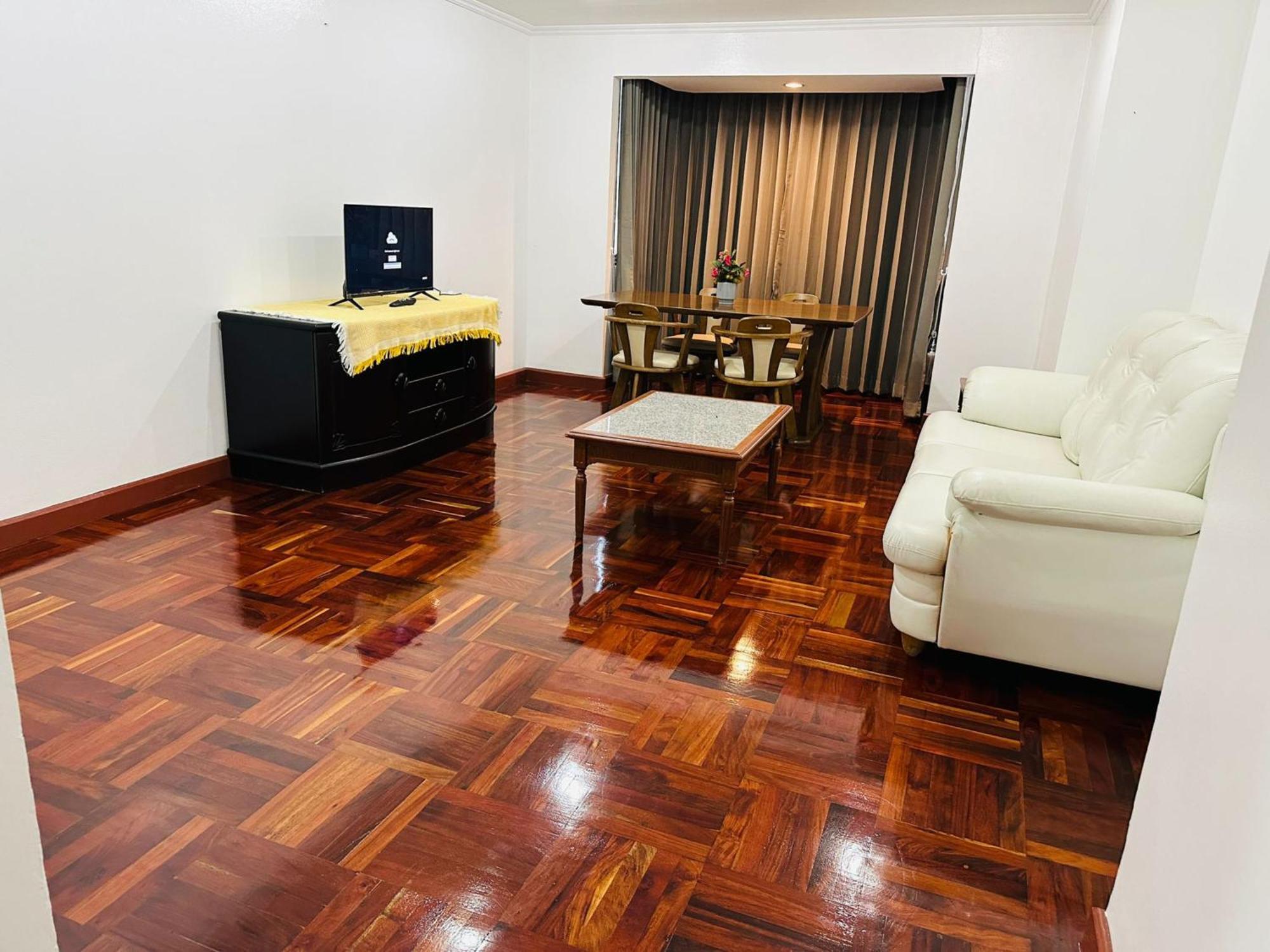 Omni Tower Sukhumvit Soi 4 Direct Apartman Bangkok Kültér fotó