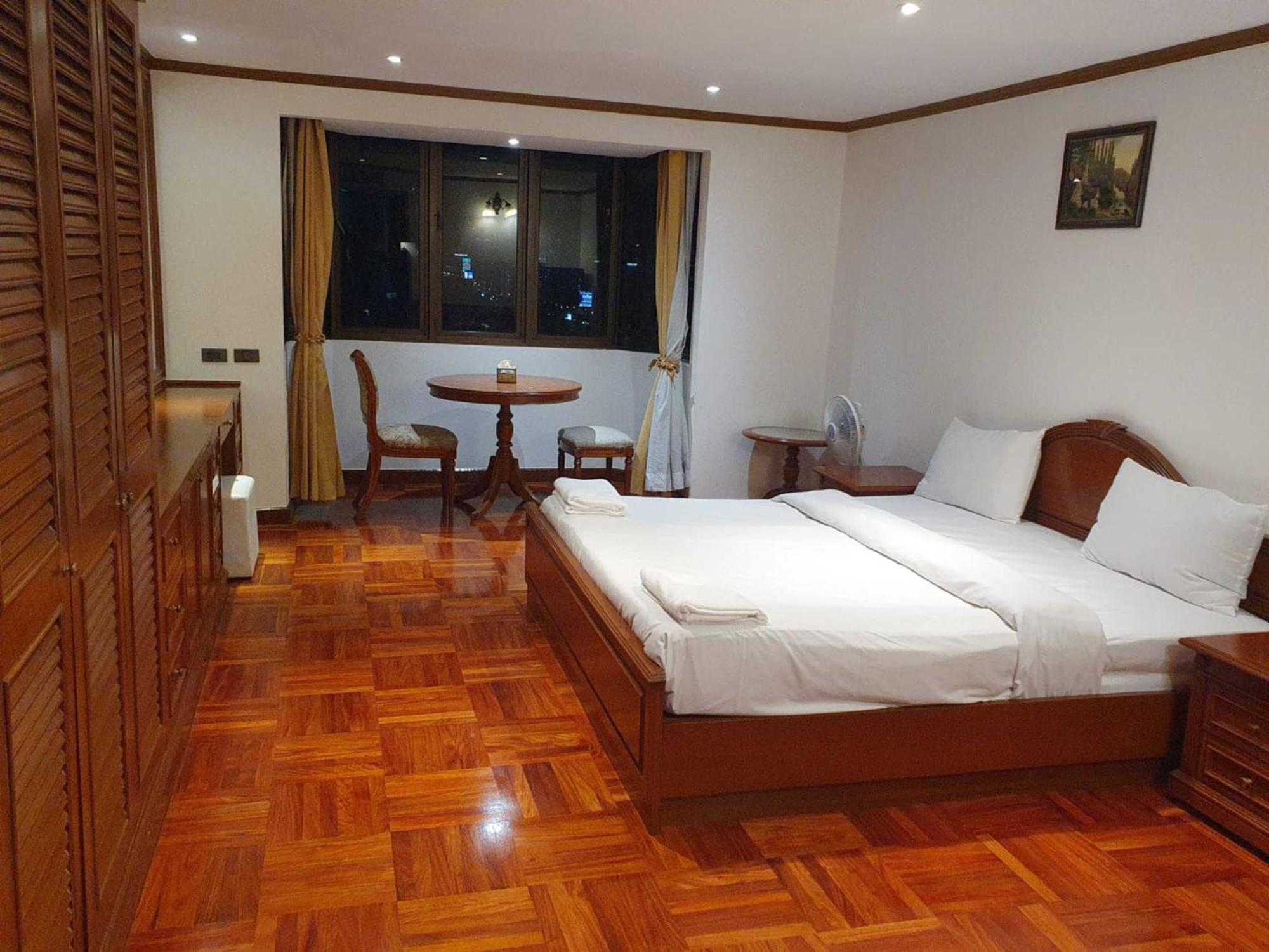 Omni Tower Sukhumvit Soi 4 Direct Apartman Bangkok Kültér fotó