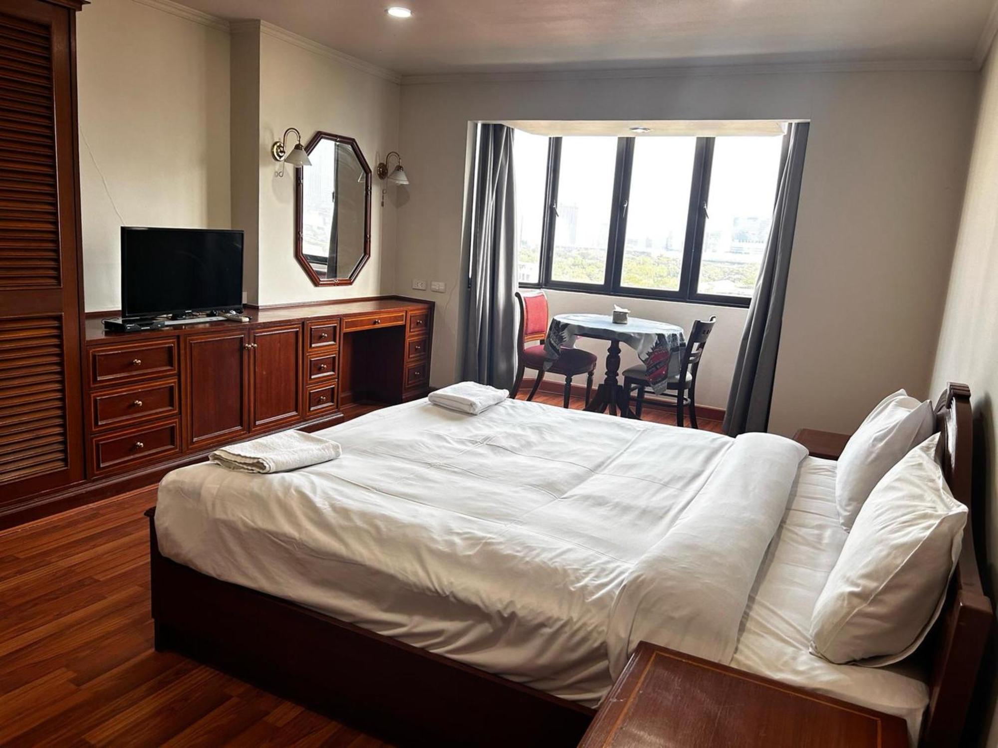 Omni Tower Sukhumvit Soi 4 Direct Apartman Bangkok Kültér fotó